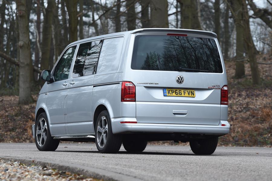  Volkswagen Transporter Sportline 2016 года  (UK) (фото 5 из 19)